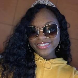 Meet your Posher, Alexis